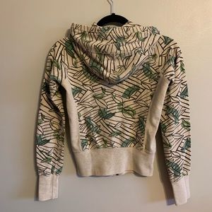 Aritzia TNA neutral leaf pattern crop hoodie